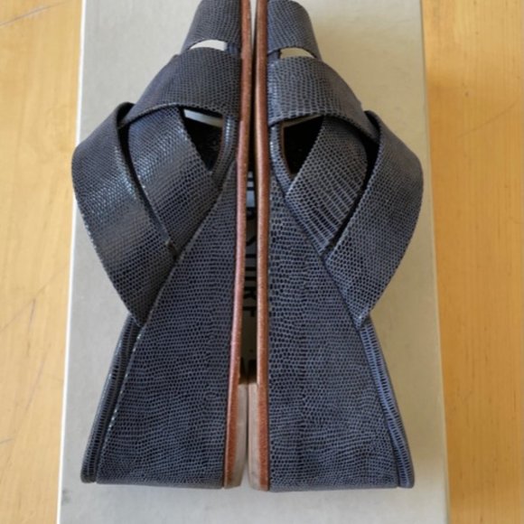 No.6 Orlando Wedge Sandals (navy, size 8) - Picture 6 of 8